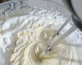 Pas rețetă Prăjitură cu blat de cacao, blat de nucă și cremă de vanilie 8 fotografie