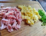 Foto del paso 1 de la receta: Omelette jamón queso cilantro 🥚🧀💚
