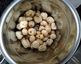 A picture of step 2 of Makhana kheer.