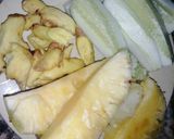 A picture of step 2 of Fruit juice.