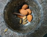 A picture of step 4 of Kashmiri kahwa.