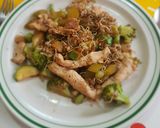 Foto del paso 3 de la receta: Salteado de pollo con germinados de lenteja