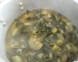 Foto del paso 5 de la receta: Crema de hojas de coliflor, pan tostado y queso de papa dorado🍲