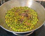 A picture of step 6 of Matar Ghugni with Paratha..