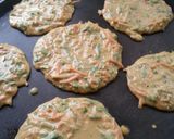 व्हेजिटेबल हेल्दी उत्तपम (vegetable uttapam recipe in marathi) रेसिपी स्टेप 2 फोटो 