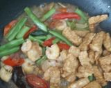 Foto langkah ke 3 dari resep Tumis buncis udang.