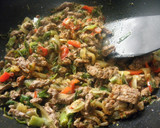 Foto del paso 4 de la receta: Empanadas criollas de carne cortada a cuchillo