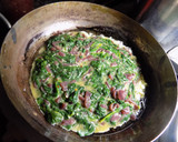 Foto del paso 5 de la receta: Tortilla de espinacas y cebolla morada