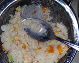 Foto langkah ke 8 dari resep MPASI Menu 4⭐ Usia 7 Bulan - Bubur Tomat Udang.