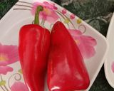 ताजी लाल मिर्च की सब्जी (Taazi lal mirch ki sabzi recipe in Hindi) रेसिपी चरण 1 फोटो