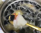 Foto langkah ke 5 dari resep Es Kelapa Cincau Kurma Rendah Gula.
