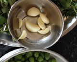A picture of step 1 of Methi malai mutter.