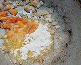 A picture of step 2 of White sauce pasta with Indian twist.