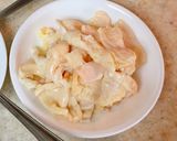 A picture of step 1 of Crispy chicken skin with spicy sauce.