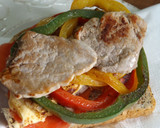 Foto del paso 3 de la receta: Bocadillo de solomillo de cerdo pimientos y tortilla