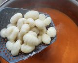 Foto del paso 3 de la receta: Ñoquis de papa con salsa y alitas de pollo