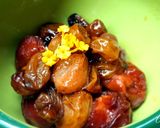 Hình bước làm 2 của món Làm nho khô và mận khô bằng nckd