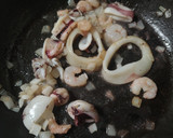 Foto del paso 2 de la receta: Arroz con marisco