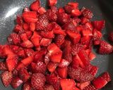 Foto langkah ke 1 dari resep Strawberry Jam.