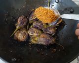 A picture of step 5 of Stuffed brinjal fry.