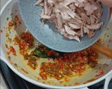 Foto langkah ke 4 dari resep Ayam suwir daun jeruk.