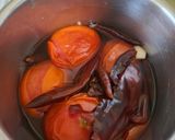 Foto del paso 2 de la receta: Pollo deshebrado con papas en salsa roja