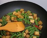 Foto langkah ke 4 dari resep Tumis Tahu Tempe Buncis Kecap.