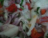 Foto langkah ke 2 dari resep Tongkol suwir sambal matah.