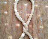Une image de l'étape 2 de Bretzel lard emmental.