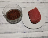 Foto del paso 5 de la receta: Medallón de res con costra de chapulínes y chiles secos