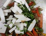 A picture of step 8 of Multigrain methi thepla roll with bell pepper & paneer stuffing.