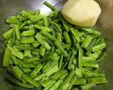 A picture of step 1 of Aachari Guwar sabji.