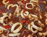 Foto langkah ke 2 dari resep Cumi Kecap Pedas.