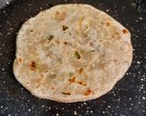A picture of step 7 of Pizza parantha.