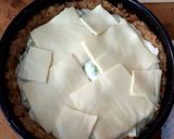 Foto del passaggio 10 della ricetta Crostata formaggio e zucchine con pane di recupero