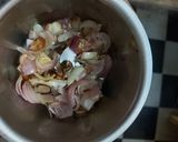 A picture of step 2 of Dahi bhindi.