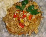 Foto langkah ke 4 dari resep Indomie Goreng Sambal Matah.