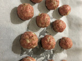 Albóndigas al horno con salsa de tomate