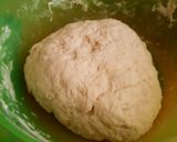 A szélein sajttal töltött, sonkás-gombás-kukoricás pizza recept fázis 1 fotója