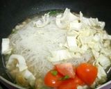 Foto langkah ke 4 dari resep Bihun Tek Tek Kuah Ala Momiera.