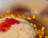 Foto langkah ke 4 dari resep Nasi Goreng Selimut Merah Putih.