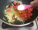 A picture of step 2 of Methi matar.
