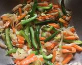 A picture of step 3 of Vegetable Chow Mein.