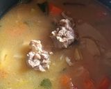 Foto langkah ke 7 dari resep Sop Tulang Sapi Simpel tapi Enak Banget.