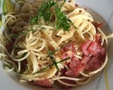 Foto langkah ke 5 dari resep Pasta Aglio Olio with Smoked Beef & Keffir Lime Leaves.