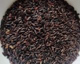 A picture of step 1 of Black rice dates halwa.