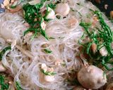 Hình bước làm 6 của món Miến Đậu Xanh Xào Sò Điệp & Rau Gai