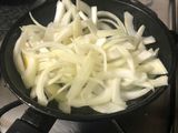 Empanadillas de queso de cabra y cebolla caramelizada