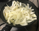 Foto del paso 1 de la receta: Empanadillas de queso de cabra y cebolla caramelizada
