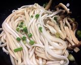 รูปขั้นตอนการทำที่ 5 ของ ราเมงไก่ตุ๋นน้ำโชยุวอดก้าจากชาชูเมื่อวาน